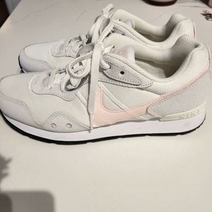 Womens Nike Sneakers👟